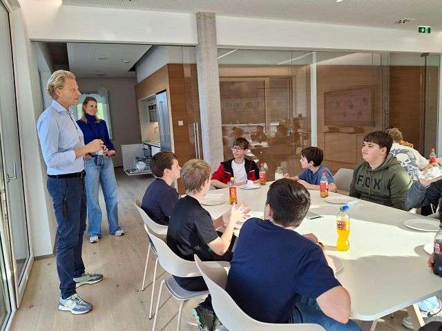 k-WhatsApp Image 2025-11-12 at 12.06.49 (2)